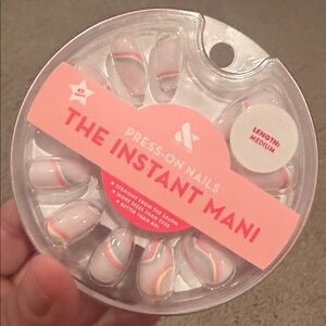 Olive & June Medium Wavy Rainbow Press-On Nails